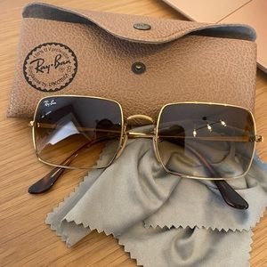 Rectangle barely worn Ray Ban’s